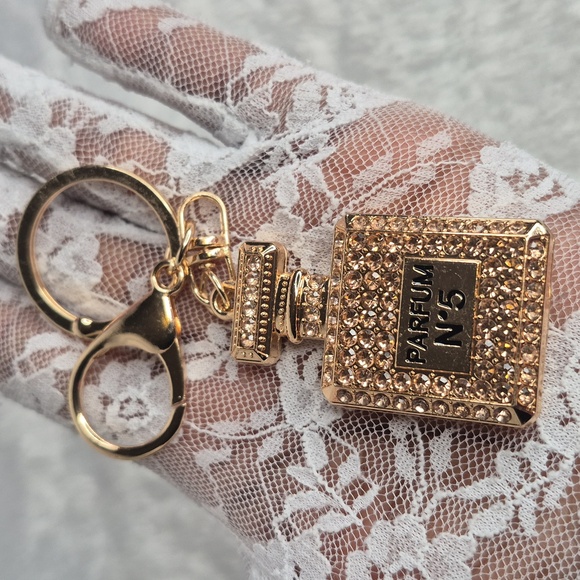 Parfume N•5 Champagne & Gold Bottle Keychain Bag Charm - Picture 4 of 4